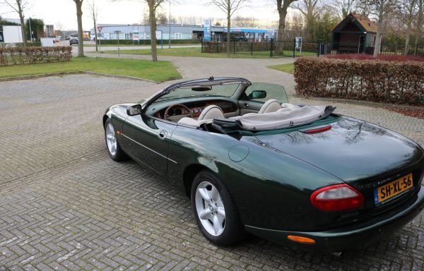 Jaguar XK 8 X100 Cabriolet.